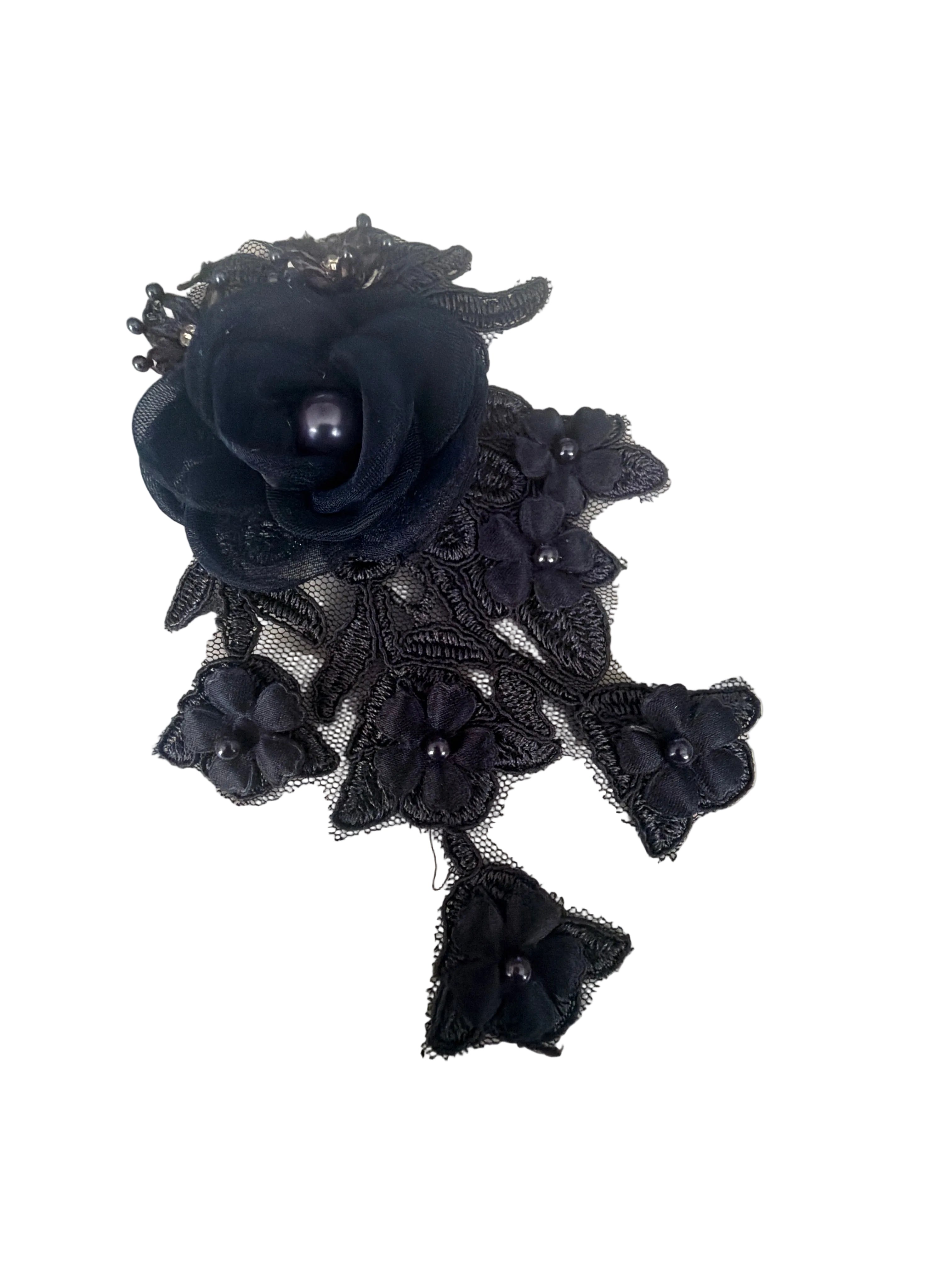 Mesh brooches