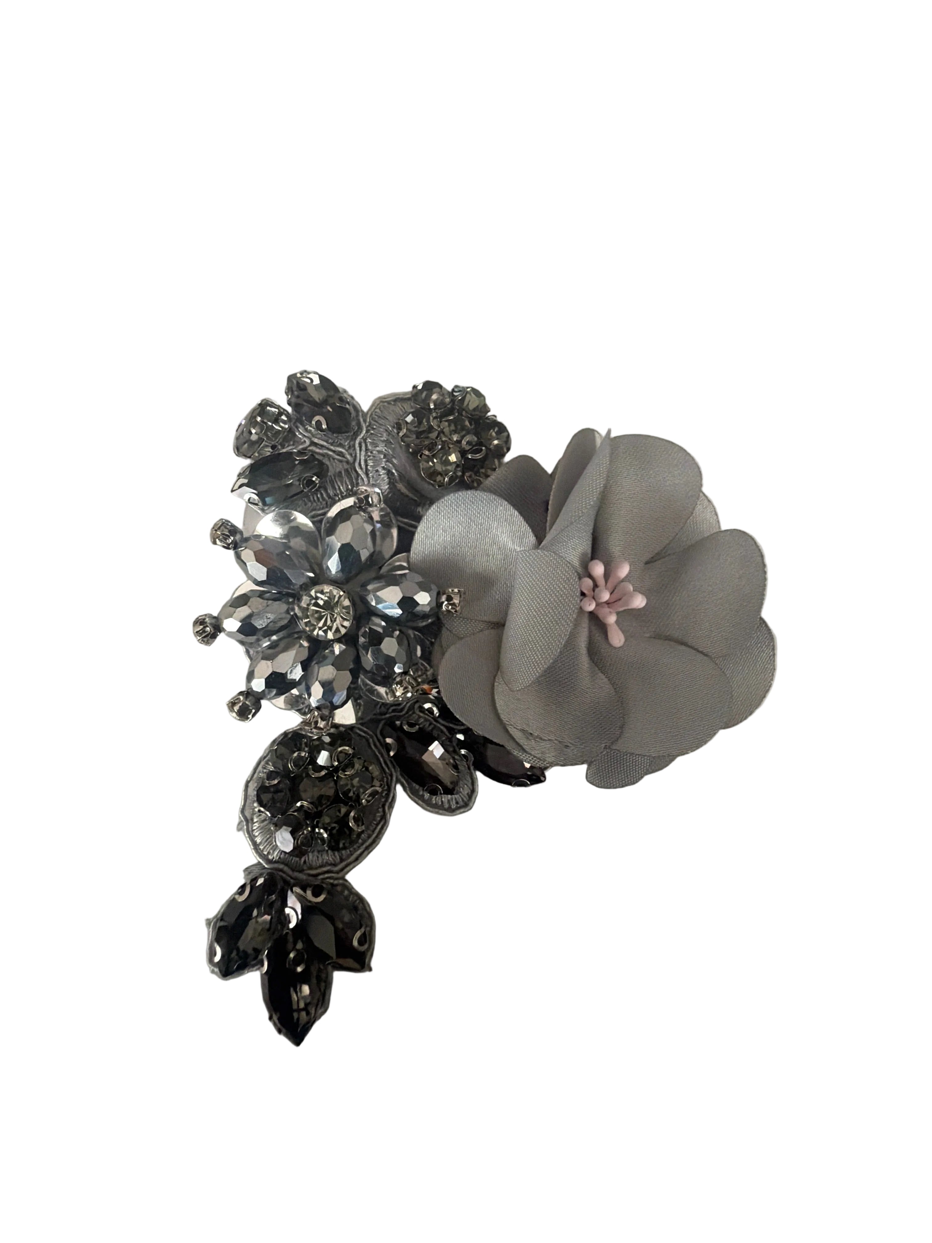Mesh brooches