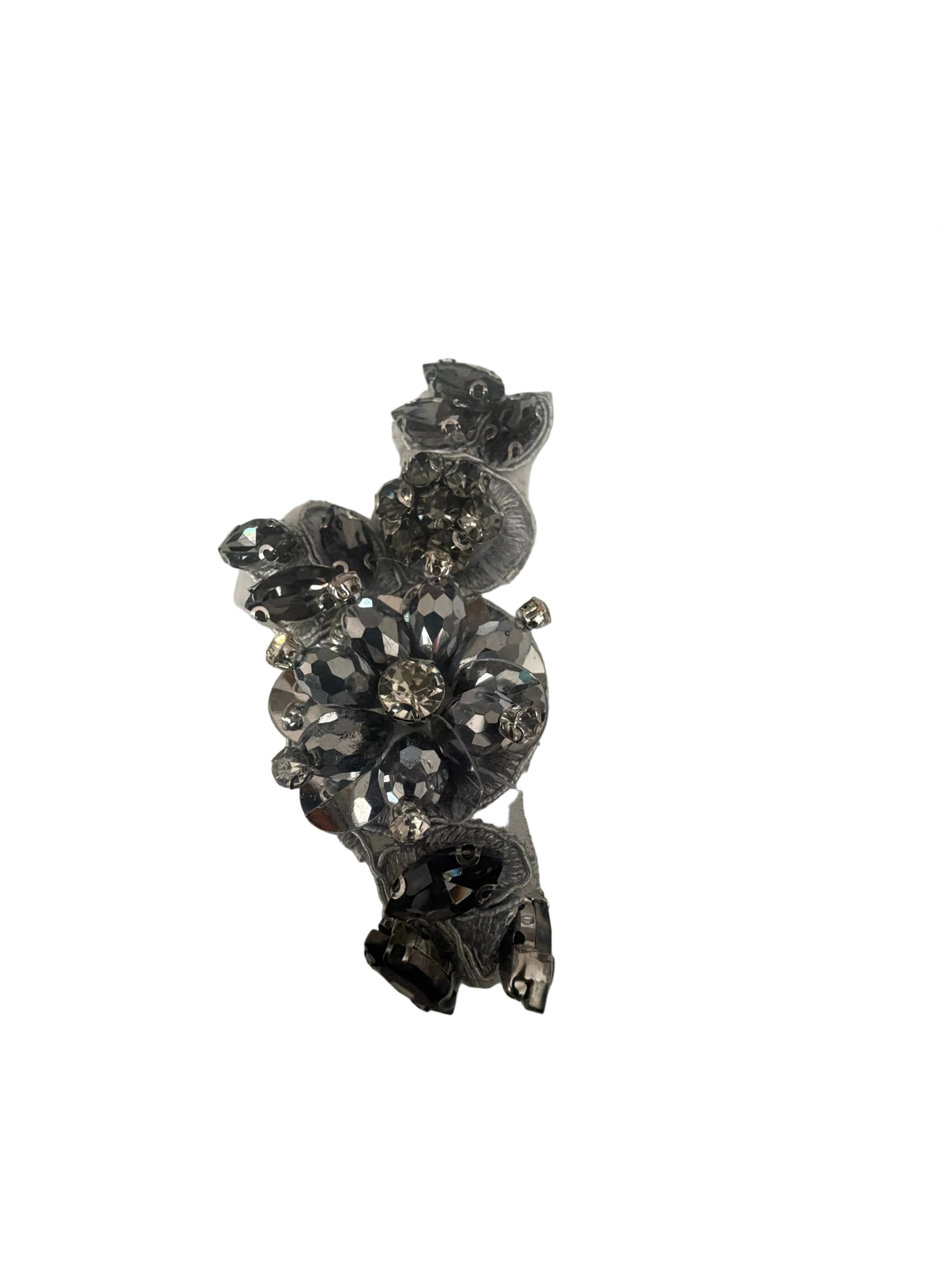 Mesh brooches
