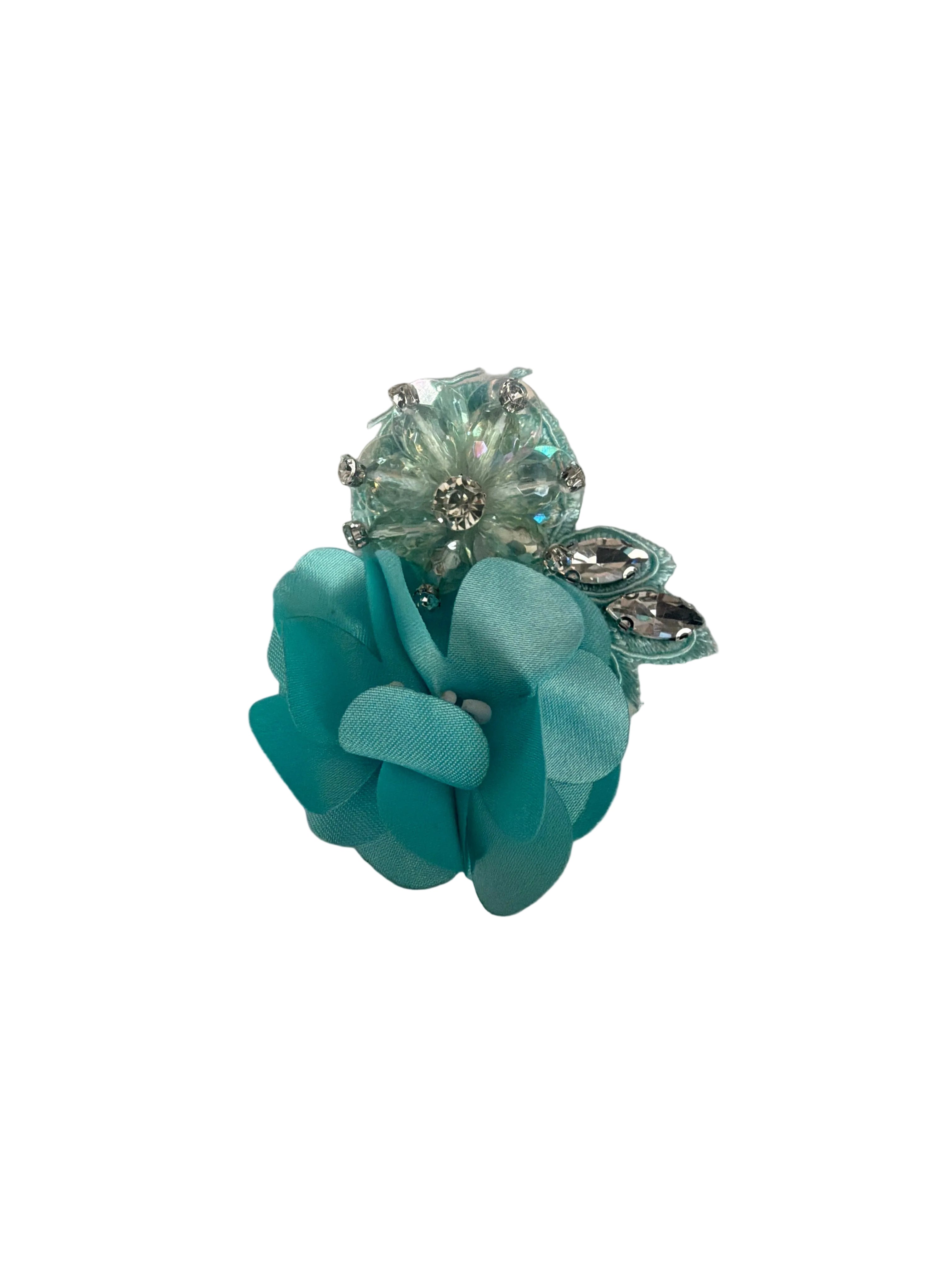 Mesh brooches