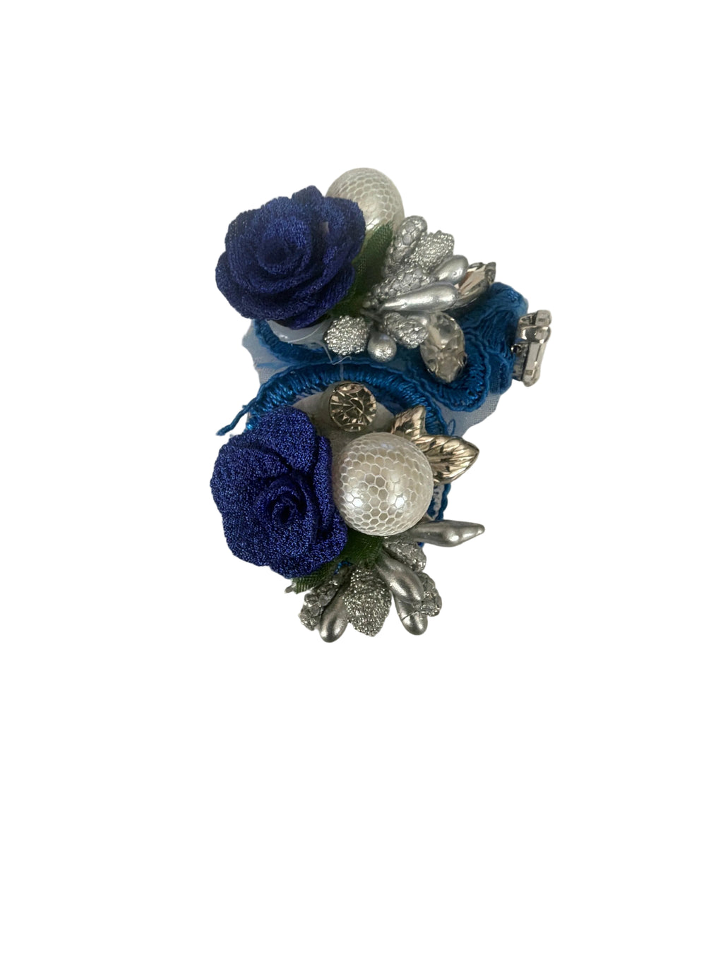 Mesh brooches