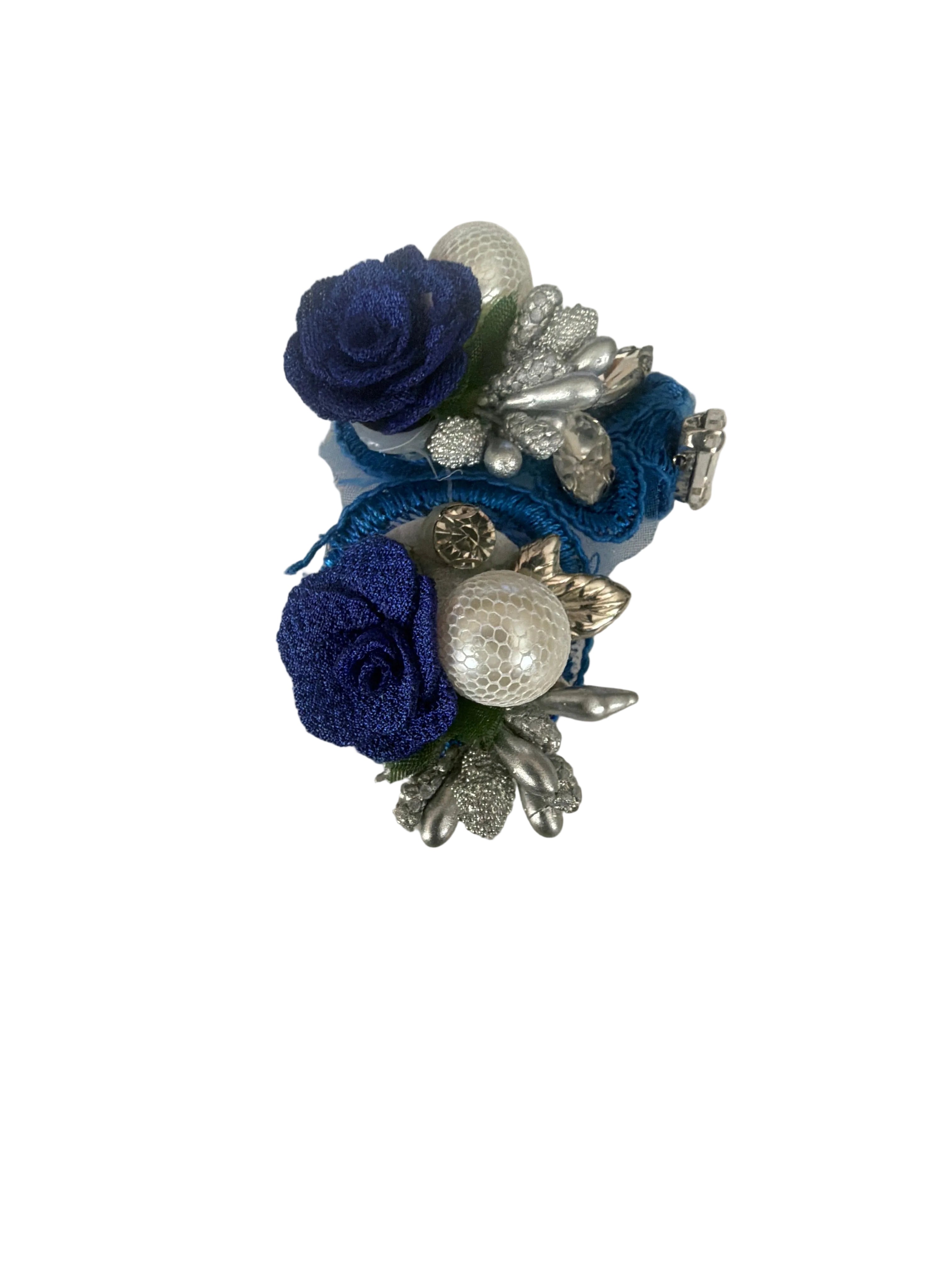 Mesh brooches